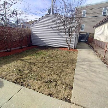Cozy Two Bedroom Unit Near Lakeview Lincolnpark Wrigley Chicago Bagian luar foto