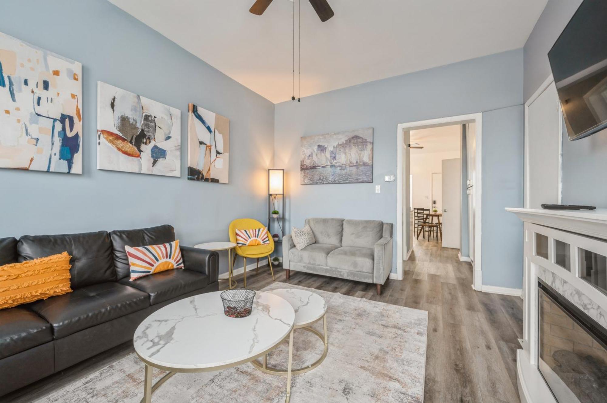 Cozy Two Bedroom Unit Near Lakeview Lincolnpark Wrigley Chicago Bagian luar foto